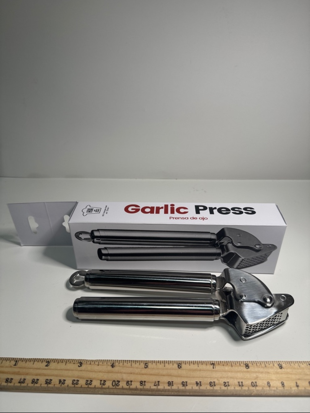 NEW in box Stainless Steel 18/10 Garlic Press Durable and comfortable grip